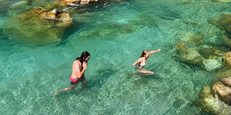 Muaj mjalti në Valbonë, veriu i vendit, destinacioni i preferuar i të huajve