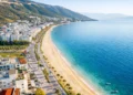 Vlora e kthyer në “një prostitutë” të pasjellshme turistike!