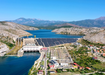 KESH vendos panele diellore mbi digën e Zadejës, nis licencimi për centralin 8.25 MW