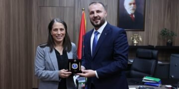 Drejtori i AMP, Klevis Qose takon këshilltaren e FBI-së pranë SPAK, Karma M. Smith