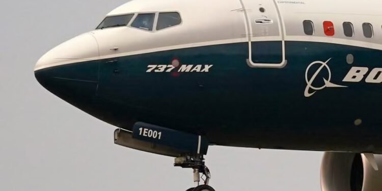 FAA urdhëron kontrollin e 470 avionëve Boeing 737 MAX, dyshime për plasaritje në trupin e avionit