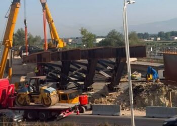 ARRSH njofton montimin e trarëve metalikë te mbikalimi i Kasharit: Mbaroi para kohe, qarkullimi i rikthehet normalitetit