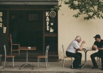 “Gjeografia e pabarazisë”: Kriza që po prodhon shpopullimi i periferisë në Shqipëri