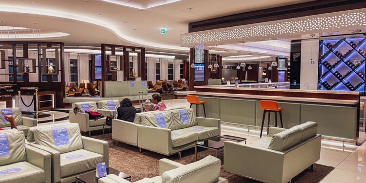 Zonat VIP në aeroporte nuk janë vetëm për business class, ja si mund të hyni edhe me një biletë ekonomike