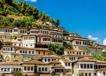 “Logos Press”: Shqipëria shënon rritje rekord të kërkesës për akomodime turistike në Ballkan