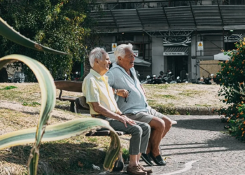 Këta tre faktorë në moshën e mesme mund të vonojnë demencën deri në 13 vite
