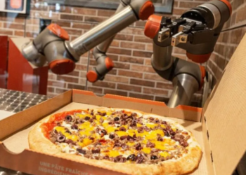 Pse robotët nuk po arrijnë të zëvendësojnë njerëzit në përgatitjen e picave?
