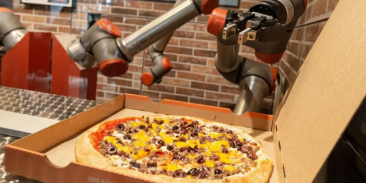 Pse robotët nuk po arrijnë të zëvendësojnë njerëzit në përgatitjen e picave?