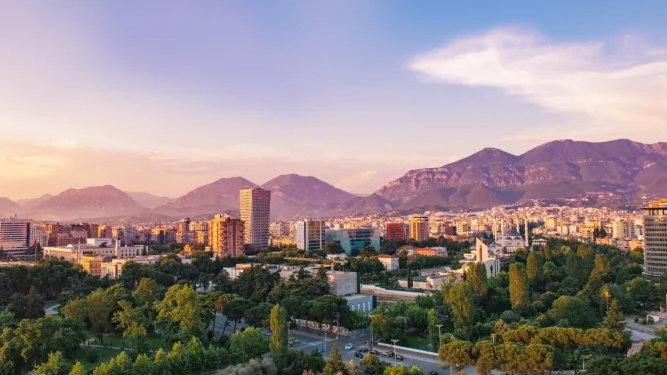 “Forbes”: Tirana shpallet qyteti më ekonomik i Evropës për t’u vizituar në shtator