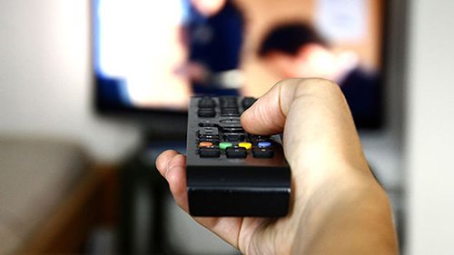 Shqiptarët shohin më pak në Europë TV dhe video online, interes vetëm për lojëra e lajme
