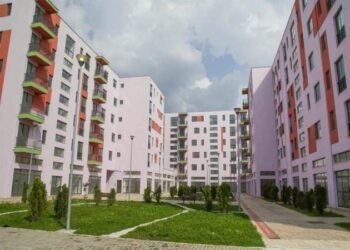 Ndryshon ligji për Strehimin Social: Shteti garanton deri në 30% të kredisë për shtëpi, parashikohen 4,100 familje përfituese