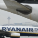 Pasagjeri shpëtoi për mrekulli, zbulohet shkaku pse u thye xhami i avionit të Ryanair