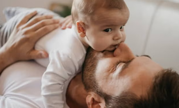 Studimi zbulon ndikimin që ka aroma e truipit të babait tek i porsalinduri