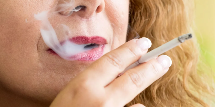 A mund ta ulë BE-ja duhanpirjen përmes taksave mbi cigaret?