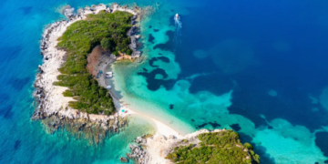 “The Sun”: Pse Shqipëria është destinacioni turistik me rritjen më të shpejtë në Europë? Plazhe si në Maldive dhe pushime super të lira