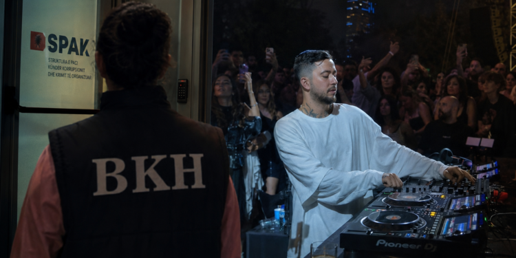 BKH monitoroi aktivitetin në Moyo Club teksa performonte Dj Orhan, 15 mijë euro porosia e një tavoline: Krimi dhe korrupsioni bëhen bashkë