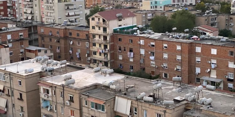 Hap pas hapi/ Si regjistrohen në e-Albania banesat e vjetra të përfituara para vitit 1991