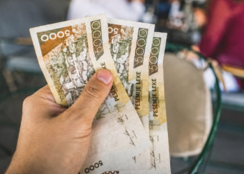 Ligji i ri ua kalon bashkive barrën e shërbimeve sociale, por qeveria nuk tregon sa do të kushtojë