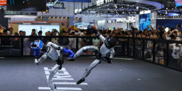 Kinezët prezantojnë robotët e rinj, synojnë përdorim në shkallë të gjerë