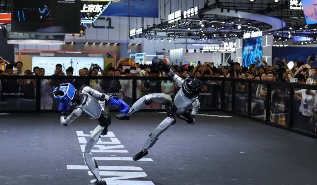 Kinezët prezantojnë robotët e rinj, synojnë përdorim në shkallë të gjerë