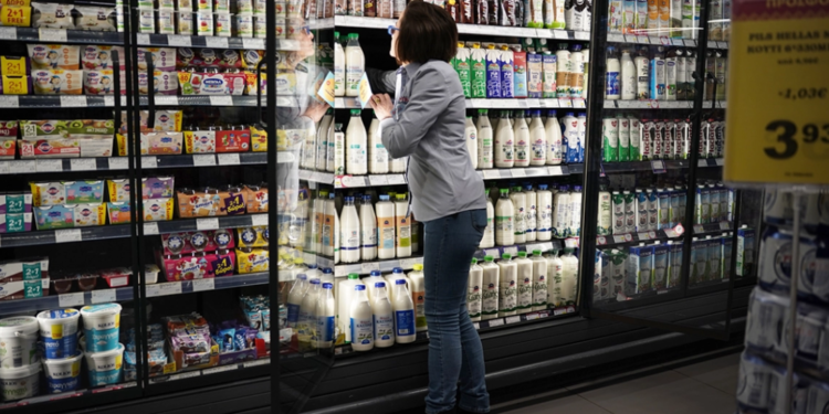 Greqia merr masat për shtrenjtimin e jetesës, ulen çmimet në mbi 1,500 produkte në supermarkete