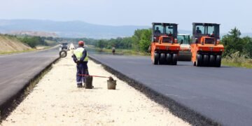Linjat “pengojnë” rrugët, ARRSH planifikon 1.29 mld lekë për spostimin e rrjetit