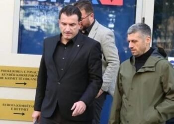 Pas shkarkimit të Ristanit, dorëhiqet edhe Sekretari i Përgjithshëm i Bashkisë së Tiranës, Veliaj rikthen Alban Dokushin