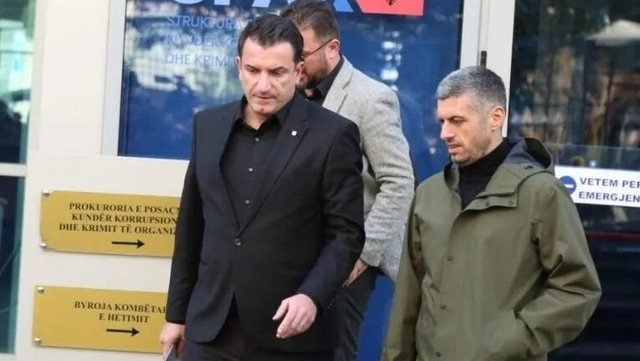 Pas shkarkimit të Ristanit, dorëhiqet edhe Sekretari i Përgjithshëm i Bashkisë së Tiranës, Veliaj rikthen Alban Dokushin