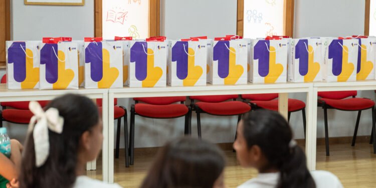 Rrugëtimi drejt dijes nis me mbështetje, One Albania pranë 100 fëmijëve pa kujdes prindëror të Fshatit SOS