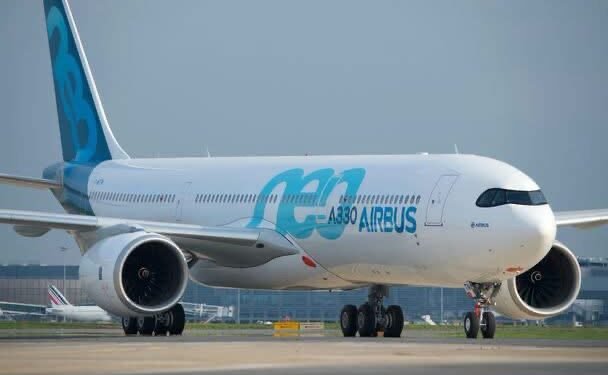 Inxhinieri harron një vegël brenda bishtit të avionit dhe i shkakton Airbus-it miliona euro dëme vetëm nga pezullimi i dorëzimeve të A330 Neo
