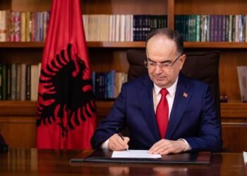 Presidenti Begaj dekreton ligjin, zhbllokohen pagat e gjyqtarëve dhe prokurorëve