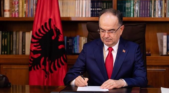 Presidenti Begaj dekreton ligjin, zhbllokohen pagat e gjyqtarëve dhe prokurorëve