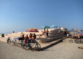 Apartamentet Air BNB po zbrazin dhe restorantet krahas hoteleve në Shqipëri