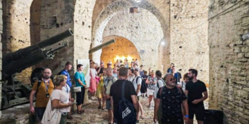 Kalaja e Gjirokastrës “magnet” për turistët, 200 mijë vizitorë nga janari