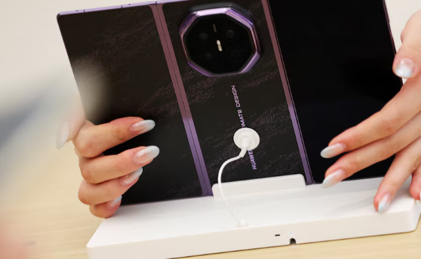 Huawei dhe Xiaomi sfidojnë Apple, hedhin në treg telefonat e rinj palosshëm