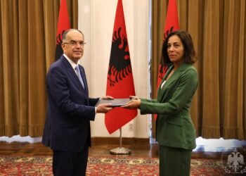 Presidenti Begaj pret ambasadoren e re të BE-së: Shqipëria synon anëtarësimin në vitin 2030
