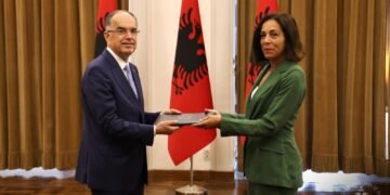 Presidenti Begaj pret ambasadoren e re të BE-së: Shqipëria synon anëtarësimin në vitin 2030