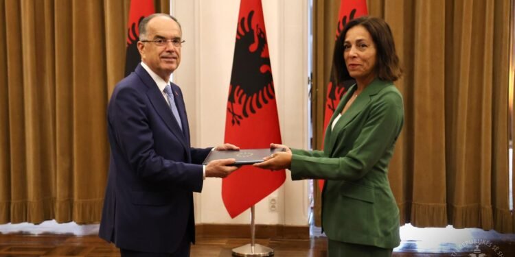 Presidenti Begaj pret ambasadoren e re të BE-së: Shqipëria synon anëtarësimin në vitin 2030