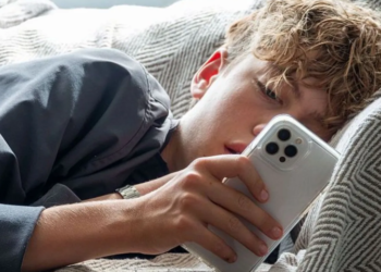 WhatsApp forcon masat, metoda të reja kontrolli të prindërve për adoleshentët