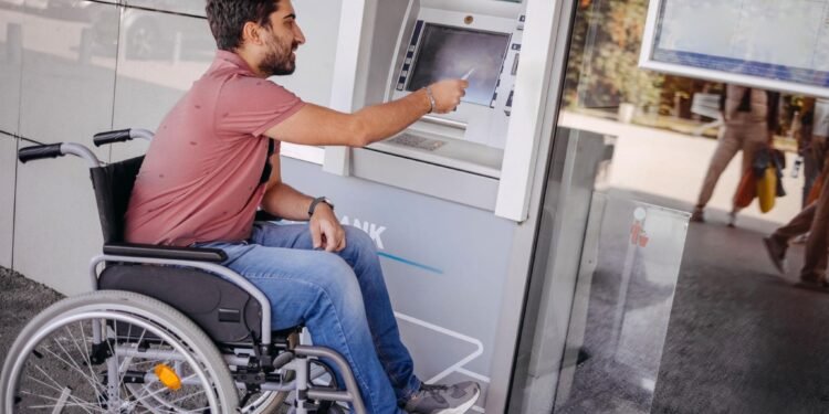 Gjoba deri në 5 milionë lekë: Bankat, bizneset online dhe kompanitë me rregulla të reja për personat me aftësi të kufizuara