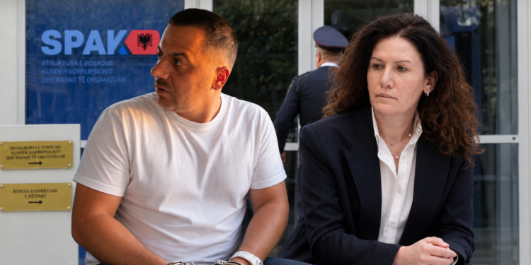 Vlora Hyseni shpall Ergys Agasin spiun: Është bashkëpunëtor i SHISH! Por SPAK ka prova që konfirmojnë të kundërtën