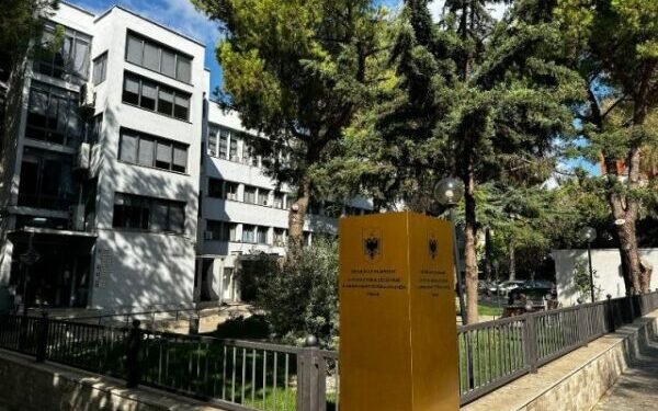 Ngërçi me pagat, punonjësit e Dhomës Civile në Gjykatën e Tiranës bojkotojnë punën