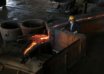 Industria jep sinjal paralajmërues, bien porositë dhe bizneset presin rritje të çmimeve