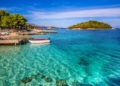 The Sun: Nga Korfuzi drejt “Maldiveve të Evropës”, një udhëtim në jugun e Shqipërisë