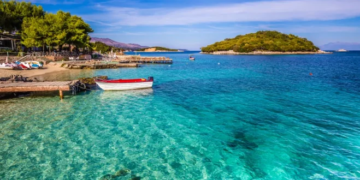 The Sun: Nga Korfuzi drejt “Maldiveve të Evropës”, një udhëtim në jugun e Shqipërisë