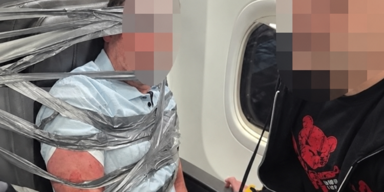 Pasagjeri i dhunshëm ngjitet me forcë pas sediljes, avioni bën ulje emergjente