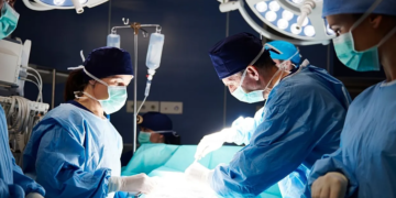 Kush pacient duhet të bëjë transplant? AI dhe mjekët nuk japin të njëjtën përgjigje