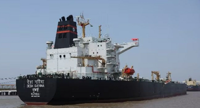 Nafta kalon mbi 108 dollarë për fuçi pas sulmit në Hormuz dhe mbylljes së tubacionit të Arabisë Saudite