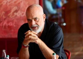 Pas turit në qarqe, Rama thërret ministrat dhe deputetët: Priten ndryshime në qeveri