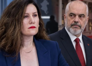 Favorizoi Ergys Agasin, Rama shkarkon nga detyra Vlora Hysenin